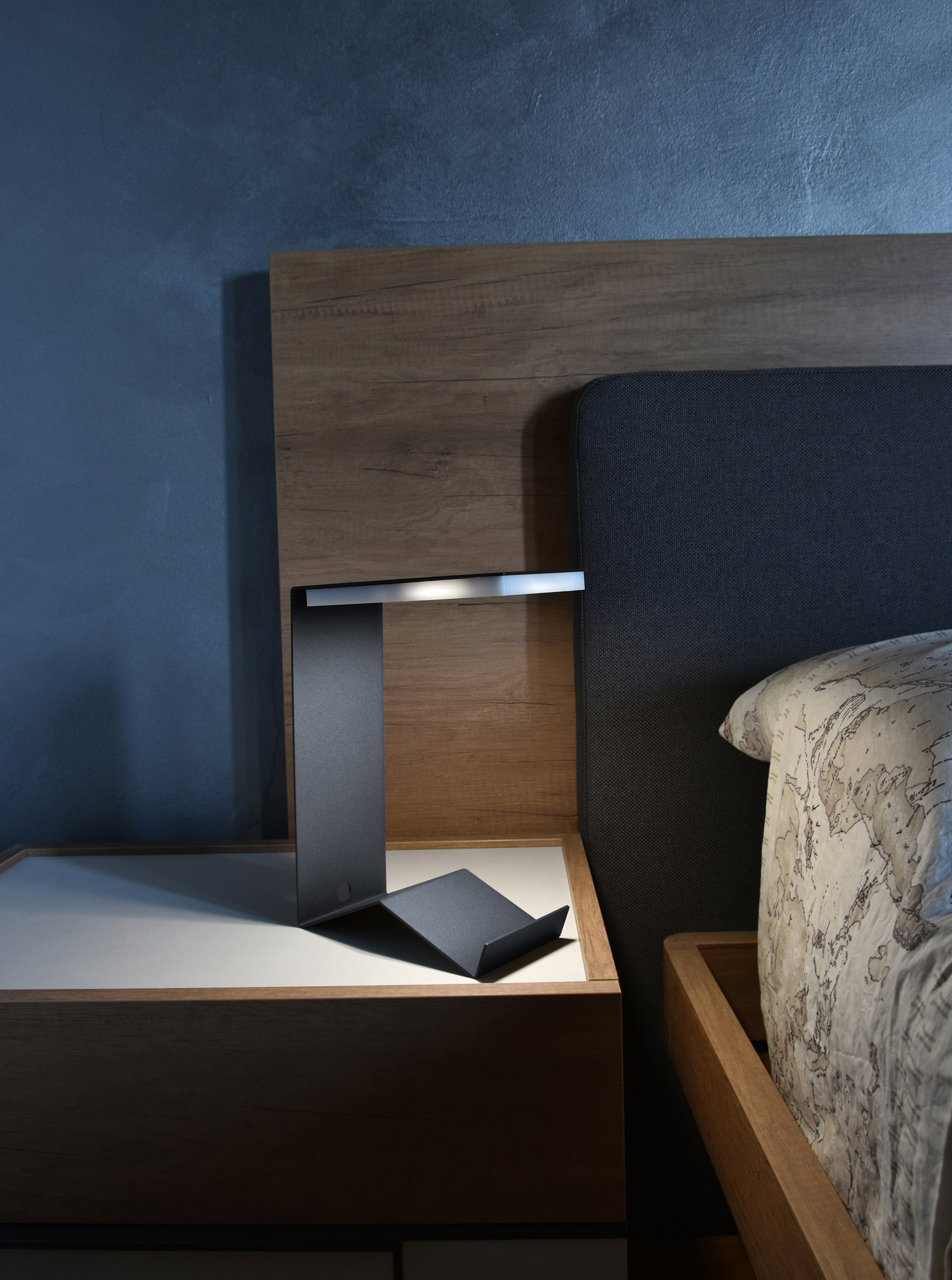 PADO NERA LETTO ACCESA